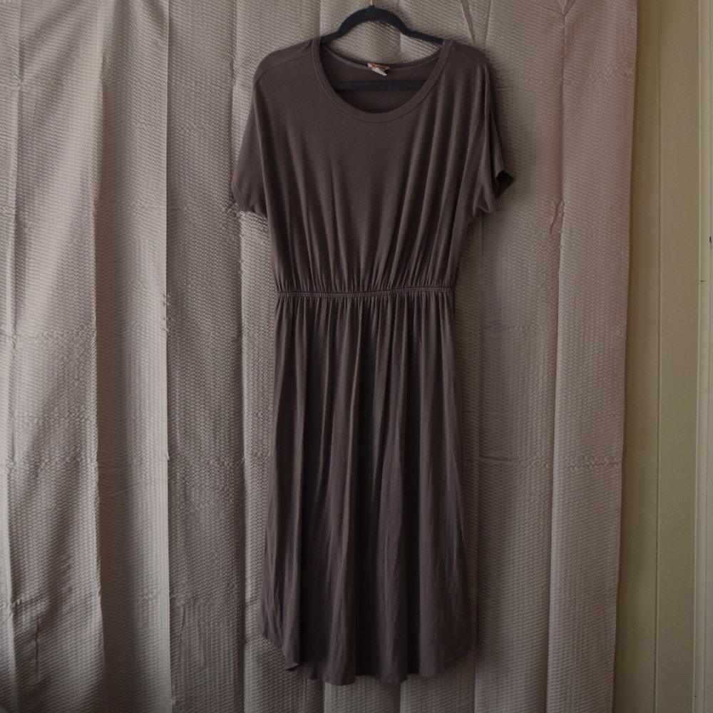 USED Iconic Luxe Taupe Casual Dress Size XL